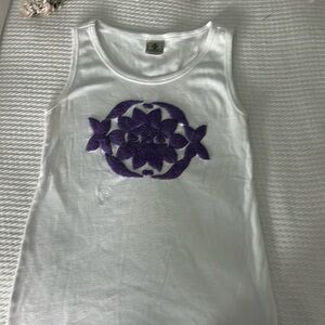 White sleeveless tank with purple embroidery sixe small 100 % cotton